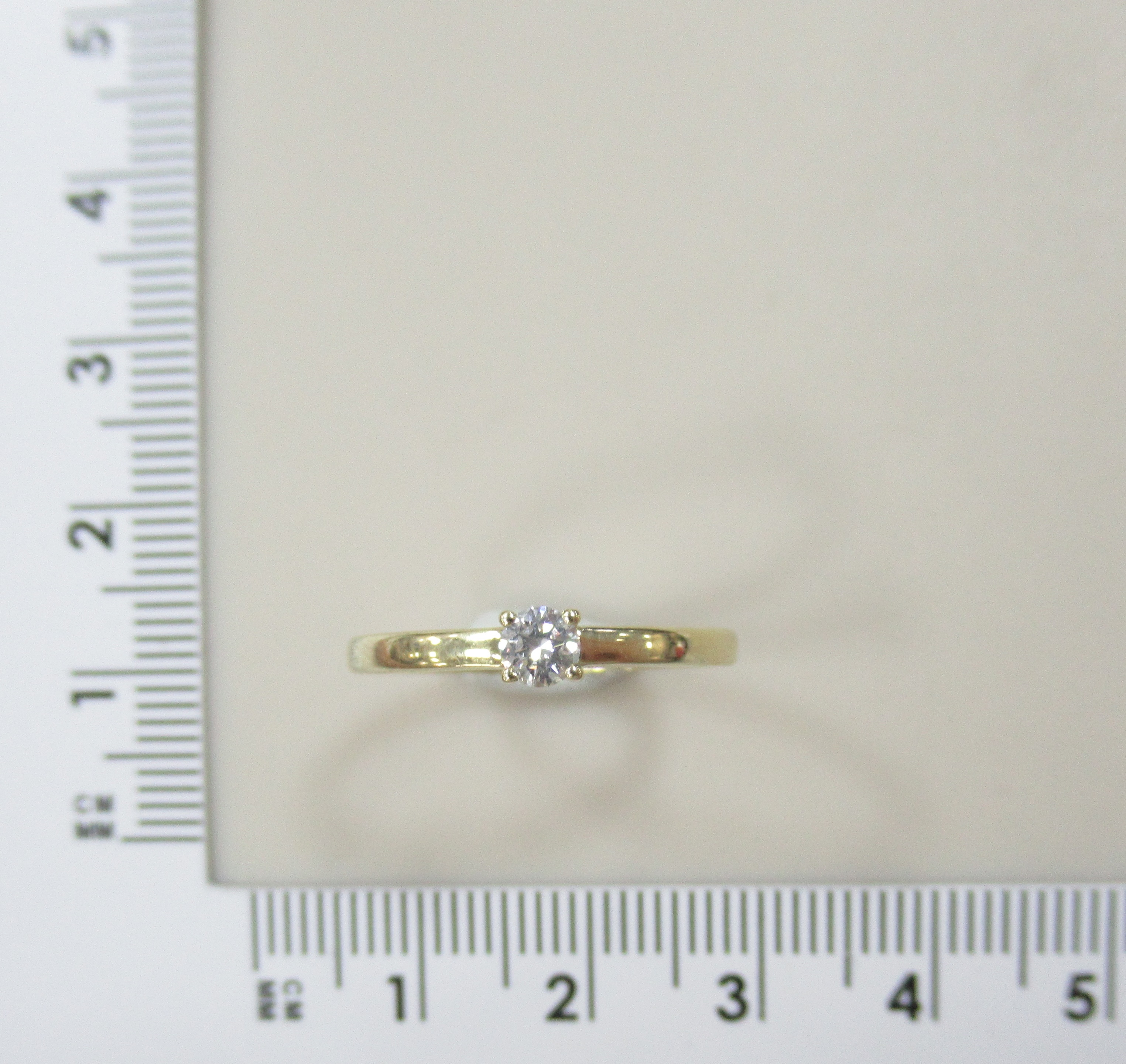 Кольцо из желтого золота с бриллиантом